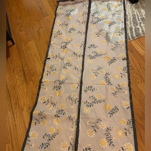 Magnetic self closing curtain/screen door.  Keep cool in summer/warm in winter - Picture 8 of 12